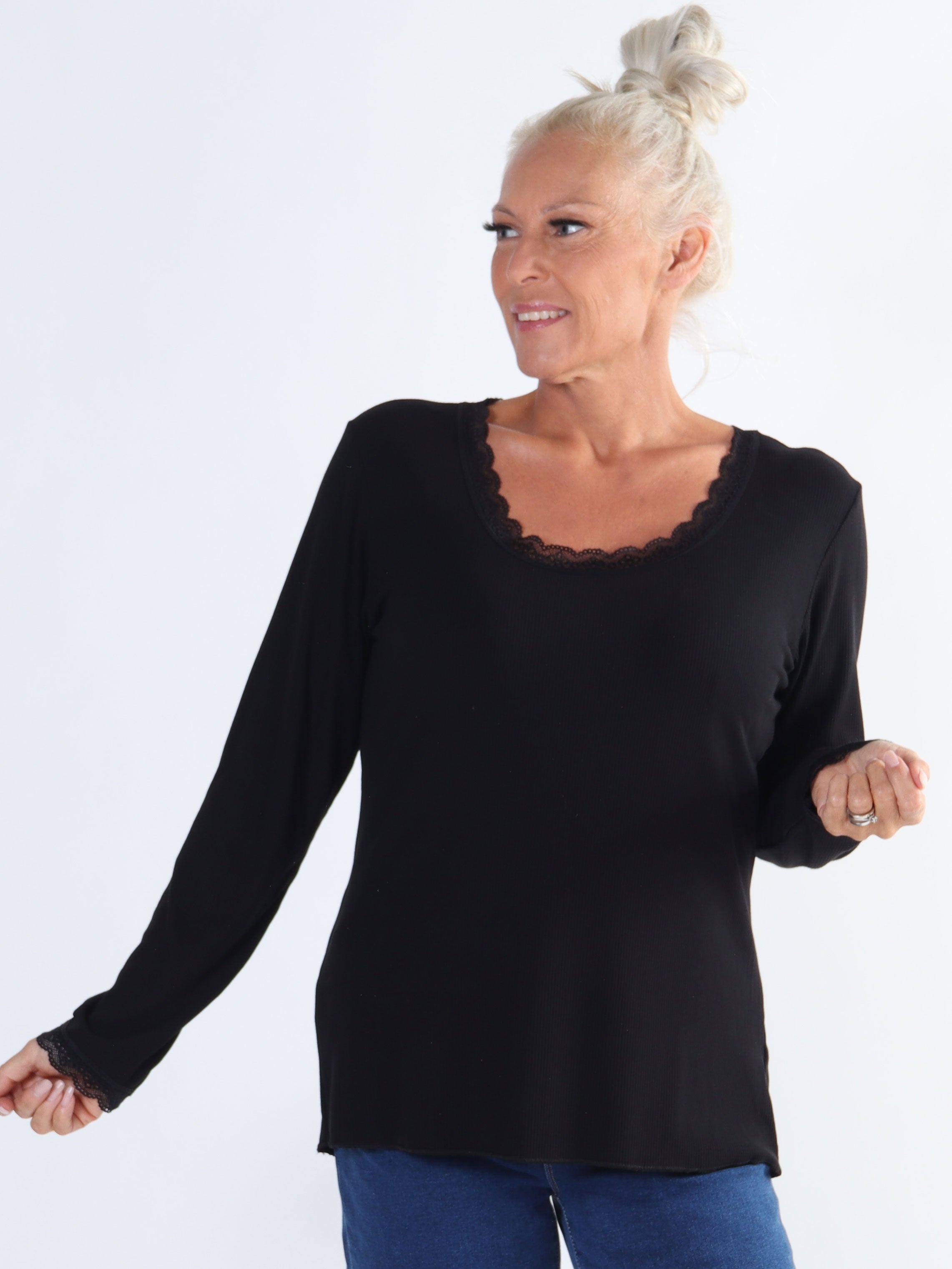 Ibina Long Sleeve - Plus size bluse med rib og blondekanter